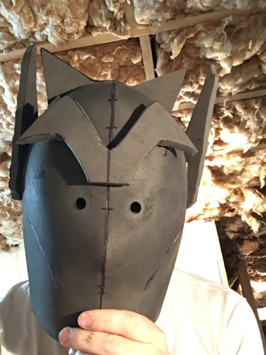 In addition to the ears and crown, there is a very thick eyebrow-like foam piece laying on top.