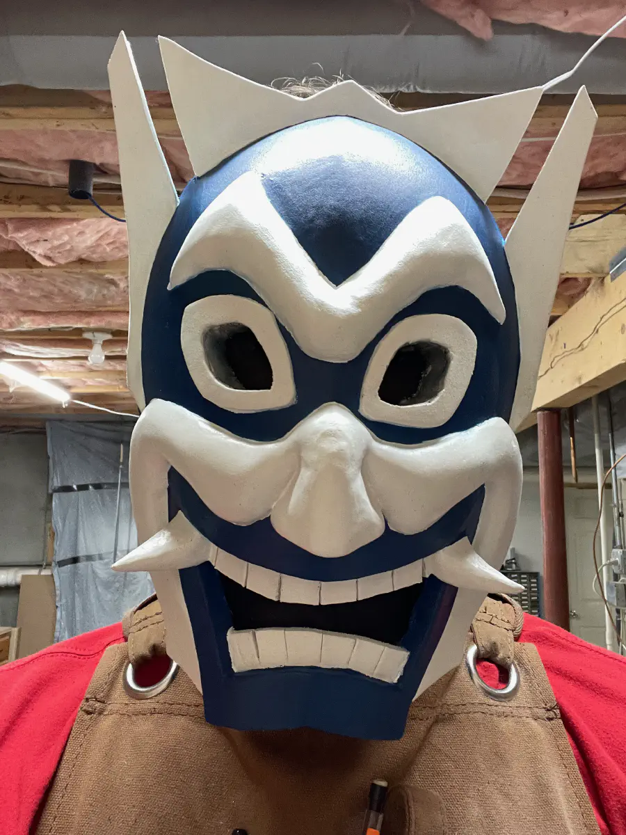 Layering chiffon, my eyes are hidden behind the mask.